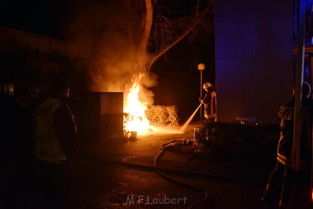 Mehrere Muell Sperrmuellbraende Köln Vingst Ansbacherstr P14.JPG - Miklos Laubert